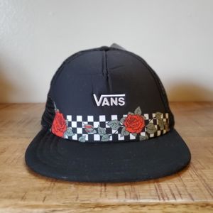 Van's trucker style snap back